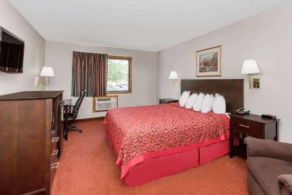 Days Inn And Suites Des Moines Airport